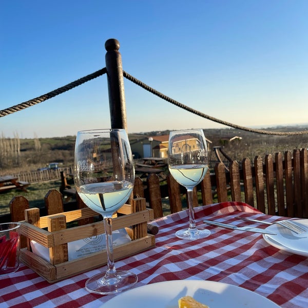 Foto diambil di Vino Dessera Vineyards oleh Ertekin pada 1/16/2022