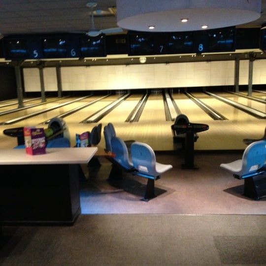 Foto diambil di Buitensociëteit &amp; Bowling De Worp Deventer oleh Karin H. pada 2/2/2013