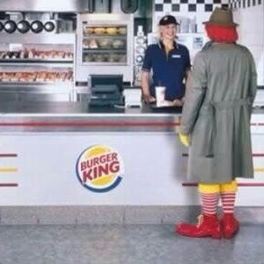 8/17/2013 tarihinde Ed @ S.ziyaretçi tarafından Burger King'de çekilen fotoğraf