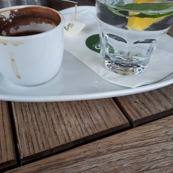 Photo taken at Coffee Table by Oğuzhan D. on 5/10/2018