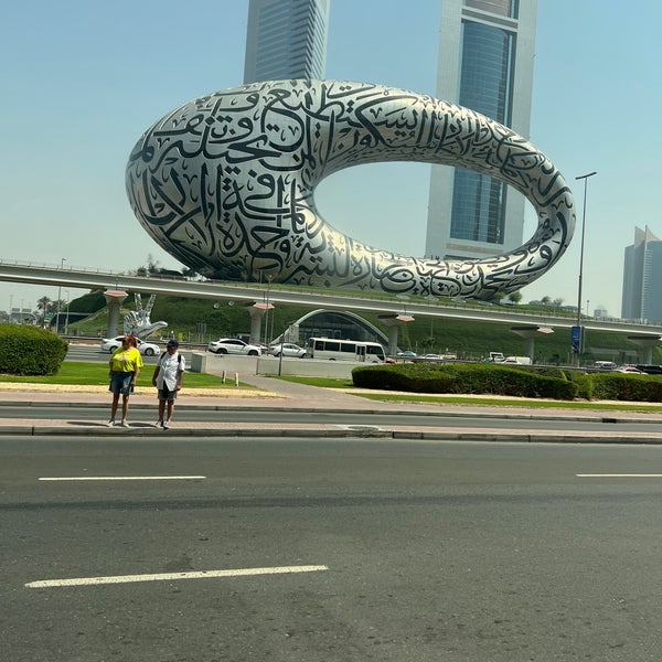 Foto tomada en Crowne Plaza Dubai  por Sina P. el 4/4/2022