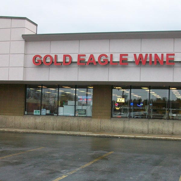 Foto tirada no(a) Gold Eagle Wine and Spirits por Gold Eagle Wine and Spirits em 6/4/2015