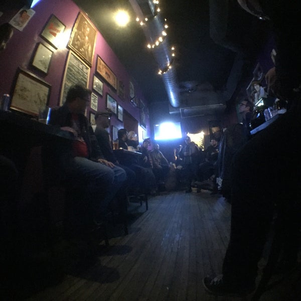 Foto tomada en Floyd&#39;s Pub  por Michael C. el 4/12/2016
