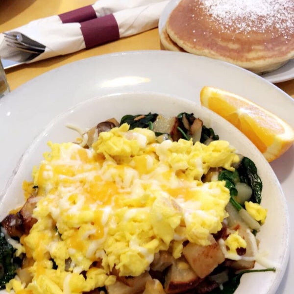 2/2/2017에 Mademoiselle2U💋 G.님이 Eggsperience Breakfast &amp; Lunch에서 찍은 사진