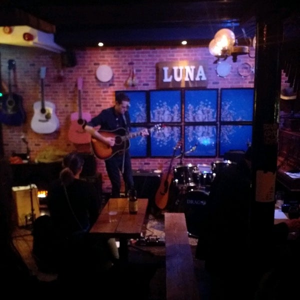 Foto tomada en Luna The Home Of Live music  por Darren H. el 2/25/2020