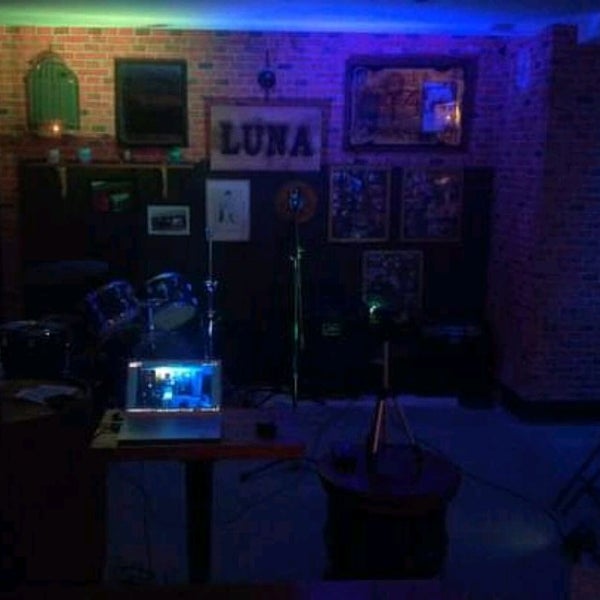 Foto tomada en Luna The Home Of Live music  por Darren H. el 11/20/2020