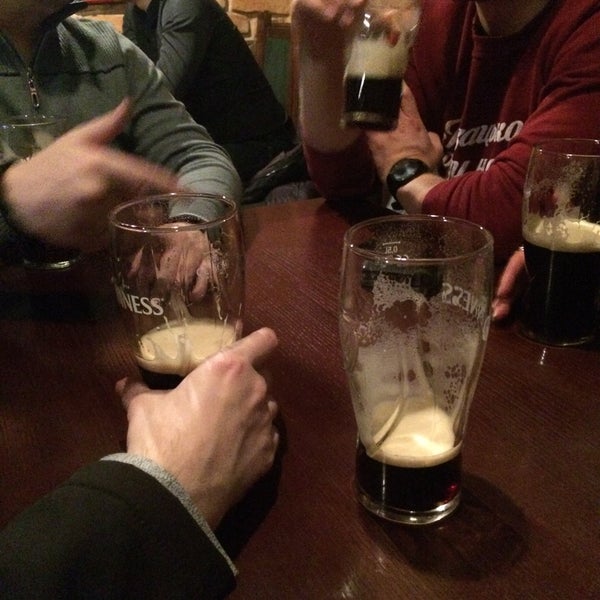 Foto diambil di Shamrock Irish Pub oleh Elena K. pada 11/27/2015