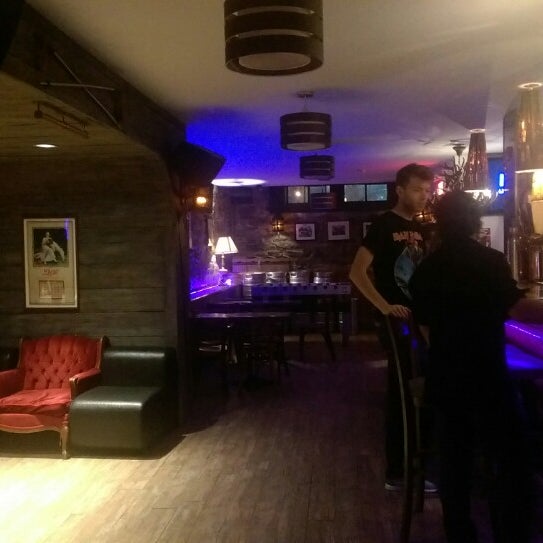 Снимок сделан в M Montréal Hostel &amp; Bar пользователем Manny 9/1/2014