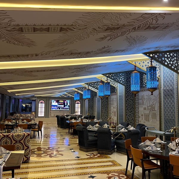 Foto diambil di Orient Pearl Restaurant oleh Aziz . pada 12/14/2022