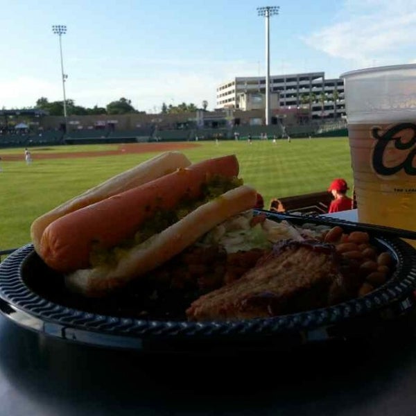 Foto tirada no(a) Stockton Ballpark por Eric G. em 6/7/2013