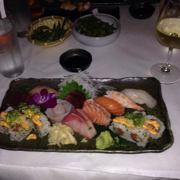 12/7/2014 tarihinde Grisel S.ziyaretçi tarafından Umami Restaurant and Sushi Bar'de çekilen fotoğraf