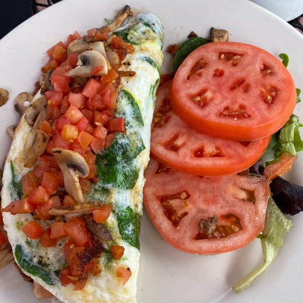 Shakers American Cafe Restaurant Diner in College Park