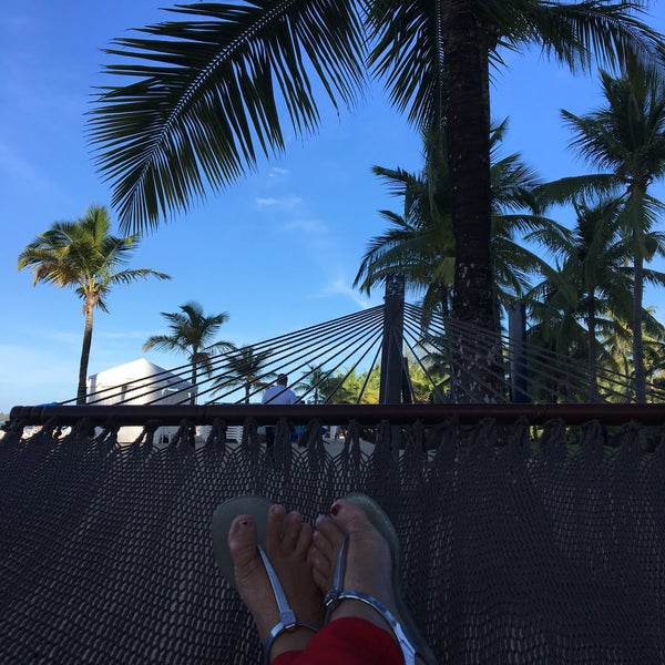 Foto diambil di Courtyard by Marriott Isla Verde Beach Resort oleh Grisel S. pada 1/8/2017