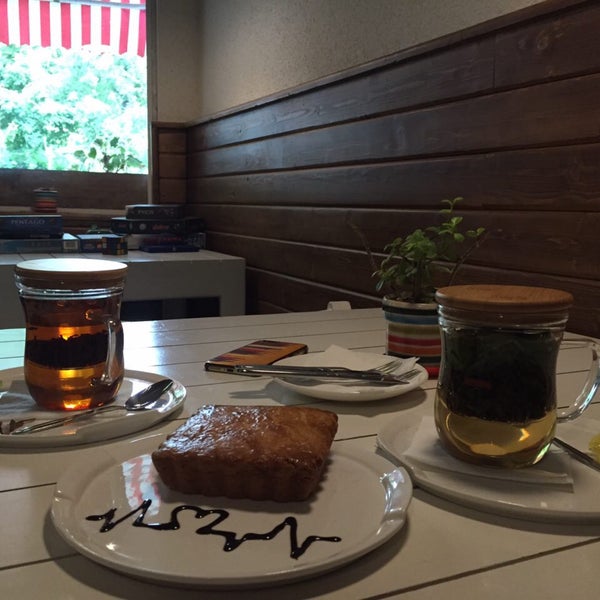 Foto diambil di Blanc Café | کافه بلان oleh Alireza M. pada 9/2/2016