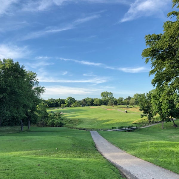 Foto tirada no(a) Cog Hill Golf And Country Club por Andrew W. em 6/25/2018