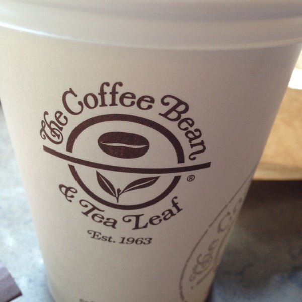 4/24/2013에 Débora B.님이 The Coffee Bean &amp; Tea Leaf에서 찍은 사진