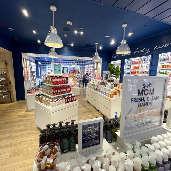 Bath Body Works Cosmetics Shop In Abington