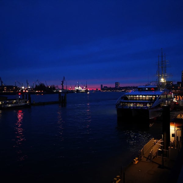 Foto tirada no(a) HafenCity por Tobias K. em 11/18/2019
