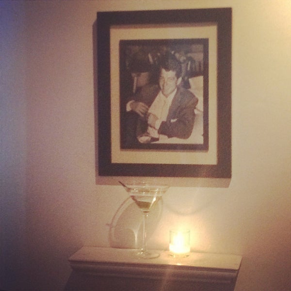 7/17/2015 tarihinde Nicole H.ziyaretçi tarafından Nic&#39;s Martini Lounge'de çekilen fotoğraf