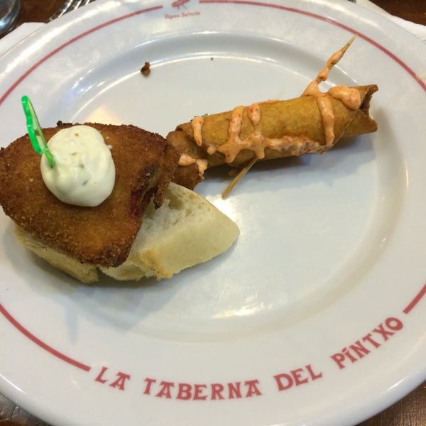 Foto diambil di La Taberna del Pintxo oleh Juan Antonio C. pada 5/16/2014