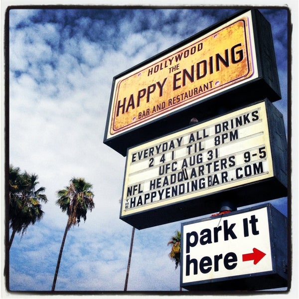 Снимок сделан в The Happy Ending Bar &amp; Restaurant пользователем Dress for the Date 8/31/2013