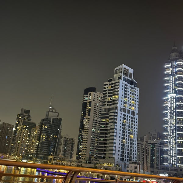Foto tirada no(a) Address Dubai Marina por 𝓡𝓝. 𝓕𝓞𝓕 Ꭿs𝓲я𝓲 . em 6/30/2023