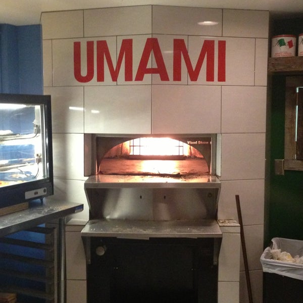 10/27/2013 tarihinde Emily G.ziyaretçi tarafından Umami Mia Pizzeria'de çekilen fotoğraf