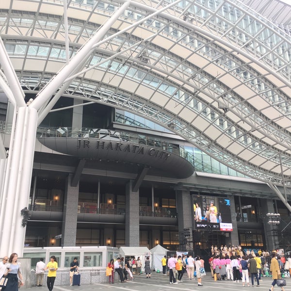 Foto diambil di Hakata Station oleh とび pada 9/9/2017