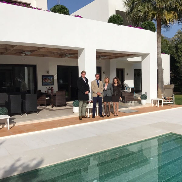 Our team listing a Lovely villa for sale in Altos Reales, privacy and stylish details. +info http://buff.ly/2iHzBZm #marbella