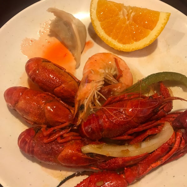 Foto tirada no(a) Lobster House Sushi &amp; Hibachi Grill por Diana em 8/5/2017