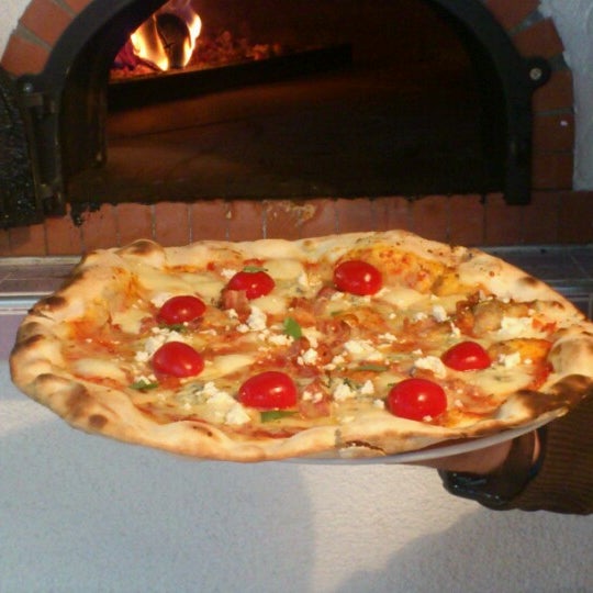 9/19/2012 tarihinde Dalibor S.ziyaretçi tarafından Pizza@Kavica Duksa'de çekilen fotoğraf
