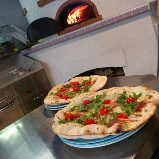 9/28/2012 tarihinde Dalibor S.ziyaretçi tarafından Pizza@Kavica Duksa'de çekilen fotoğraf