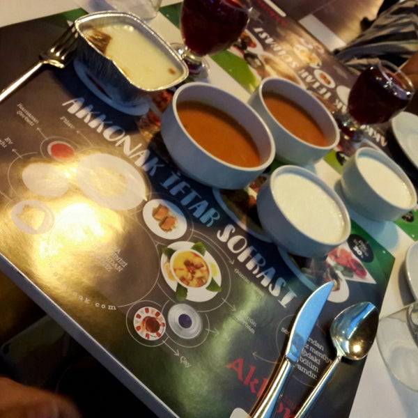 Foto tirada no(a) Akkonak Restaurant &amp; Cafe por Tahir Ç. em 5/22/2019