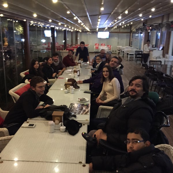 Das Foto wurde bei Banjo Cafe&amp;Restaurant von AYTAÇ U. am 12/4/2014 aufgenommen
