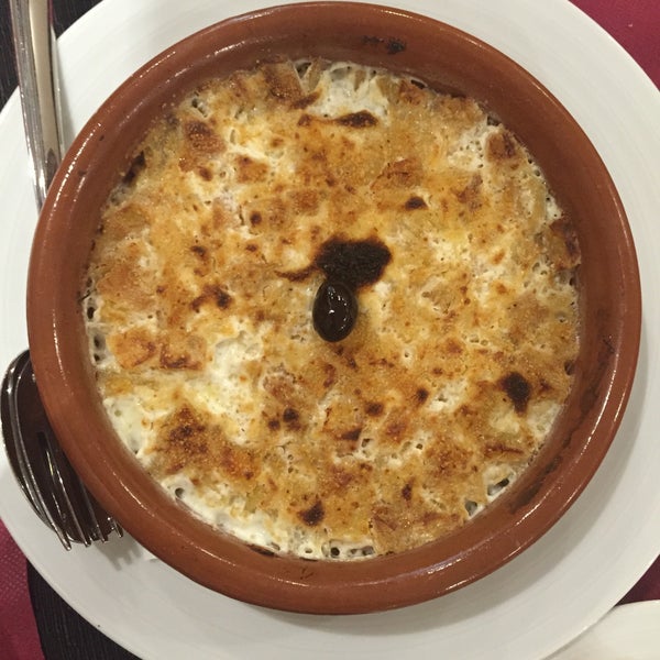 Photo taken at Oporto restaurante by Sandra A. on 6/7/2015