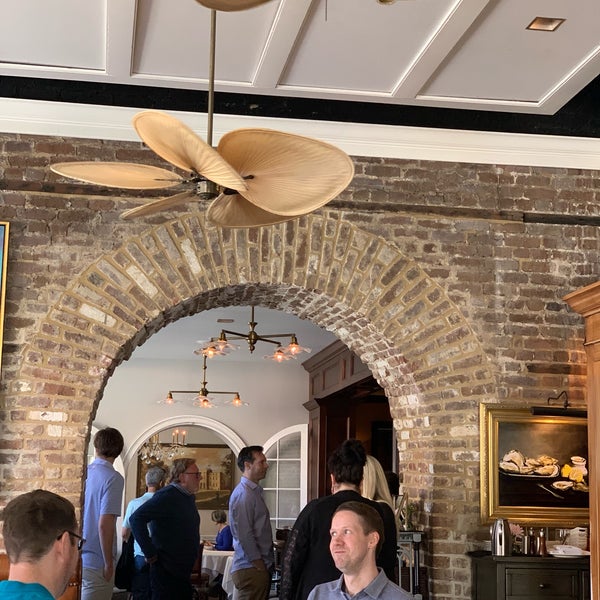 Das Foto wurde bei High Cotton Restaurant von Steven am 3/23/2019 aufgenommen