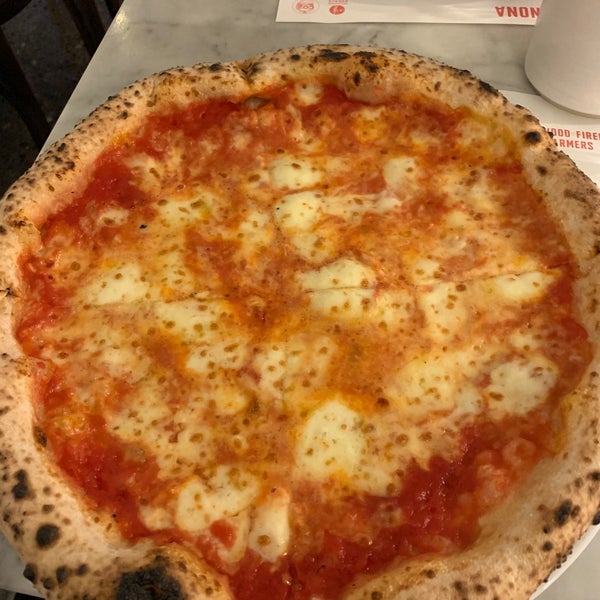 รูปภาพถ่ายที่ NONA Pizza โดย Steven เมื่อ 12/20/2019