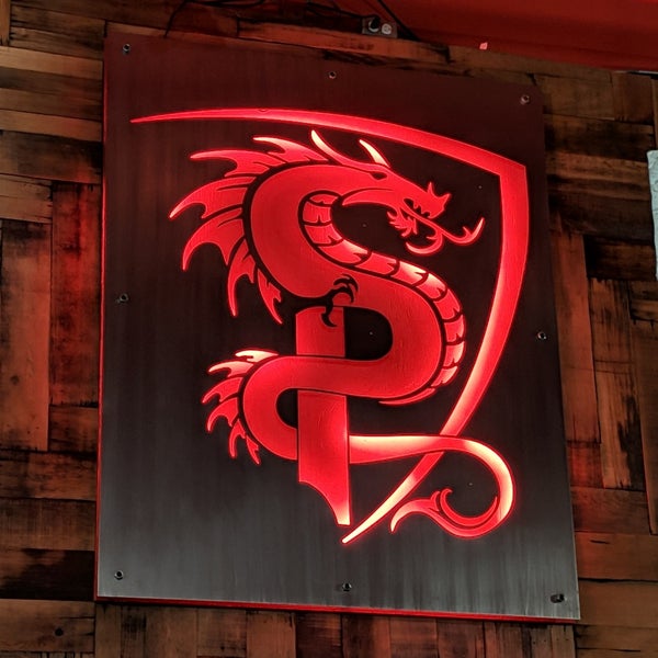 Foto scattata a House of Pendragon Brewing Co. da Sean W. il 12/24/2018