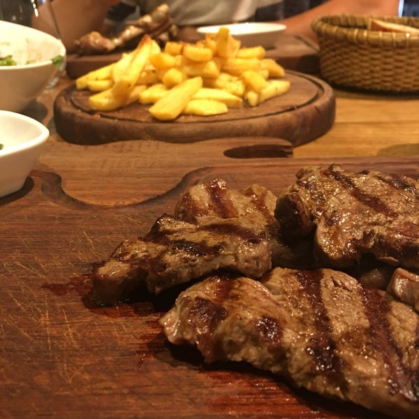 Снимок сделан в Boğa Kasap Steakhouse пользователем Ümran Ç. 6/17/2019