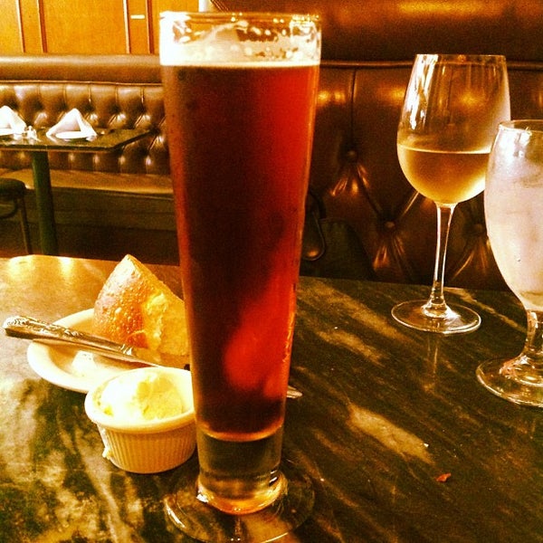 Foto diambil di Dobson&#39;s Bar &amp; Restaurant oleh Wine H. pada 7/25/2013
