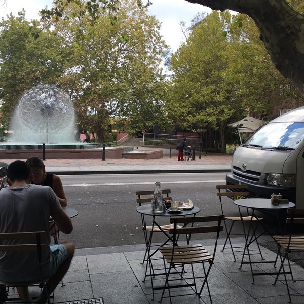Great new cafe on Macleay Street. Wonderful view of the fountain !