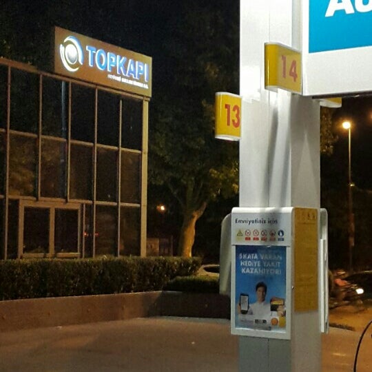 Photo taken at Shell by Tunalı nın S. on 7/24/2015