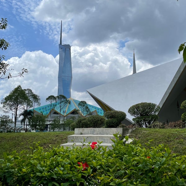 Photo prise au Masjid Negara Malaysia par ますはら le8/20/2023