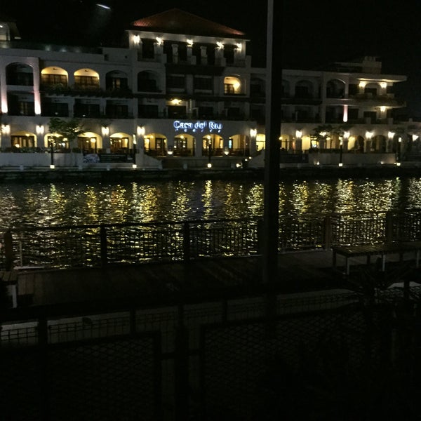 Photo taken at Quayside Hotel by Elfrieda on 12/1/2015