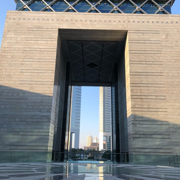 Foto tirada no(a) Dubai International Financial Center por Meshal em 5/1/2019