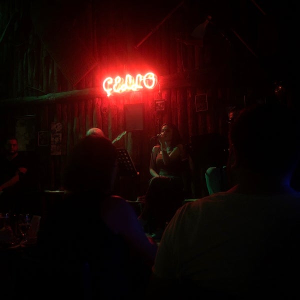 Das Foto wurde bei Çello Cafe &amp; Bar von CANER . am 8/28/2019 aufgenommen