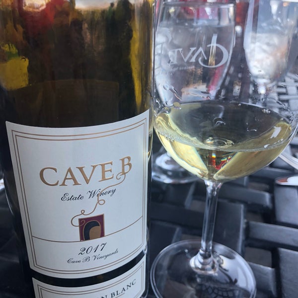 Photo taken at Cave B Estate Winery &amp; Resort by Stew L. on 8/1/2018