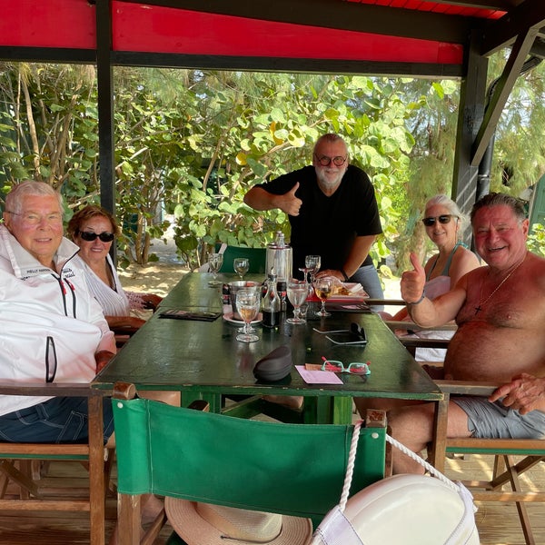 Friar's Bay Beach Bar 5 tips