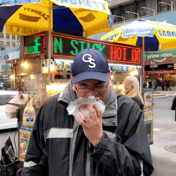 Foto diambil di The Manhattan at Times Square Hotel oleh Chris F. pada 2/24/2019