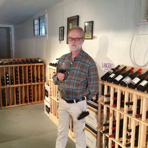 Photo taken at Faubourg Wines by Darron N. on 3/12/2013